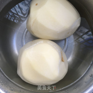红烧排骨炖土豆的做法步骤：1